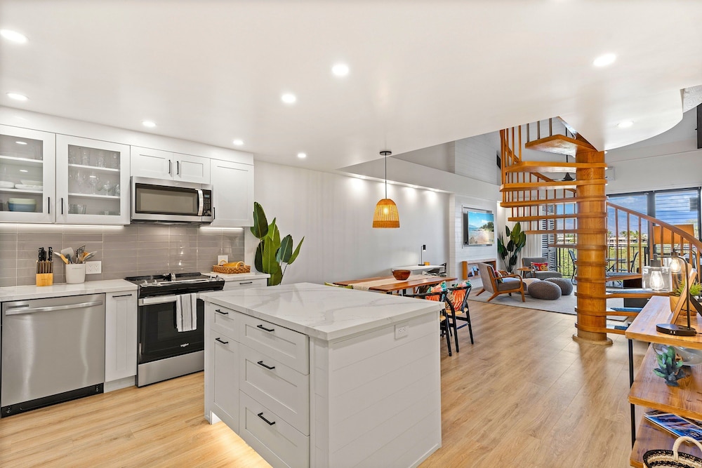 Summer Sale! Deluxe Modern Renovation, Split-ac, Kamaole Sands 4-411, Book Now!