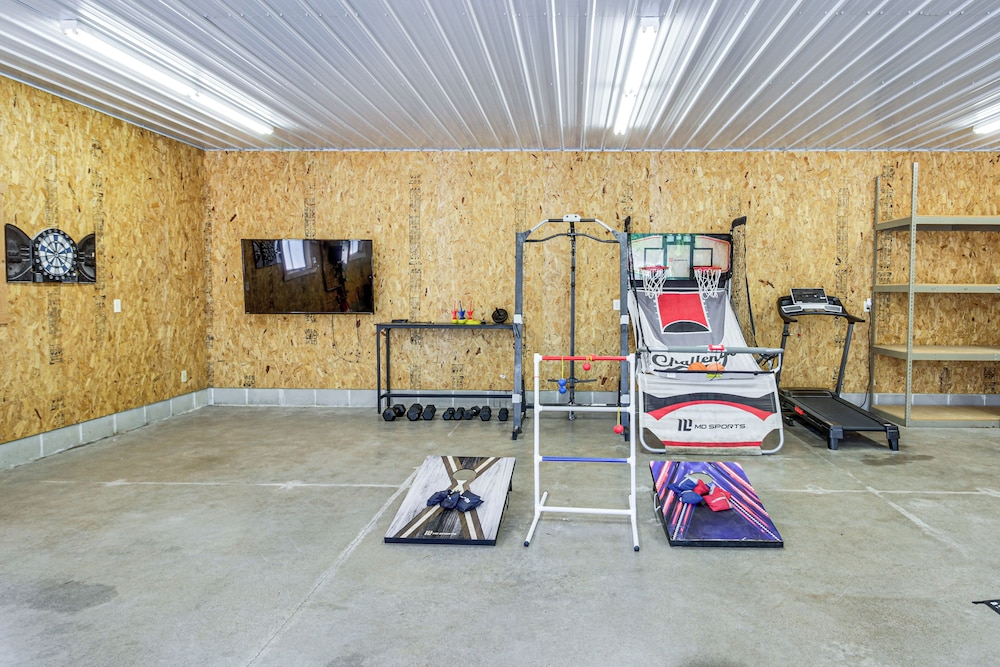 Hot Tub & 2 Recreation Rooms: Spacious Onamia Home