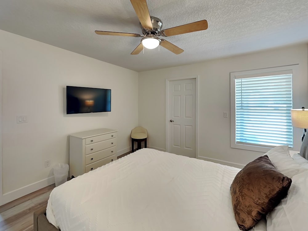 Dolphin View Oasis by Distinctive Beach Rentals