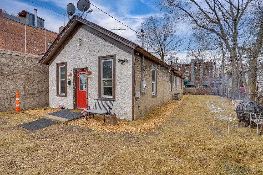 < 1 Mi to Xcel Energy Center: Walkable Hideaway!