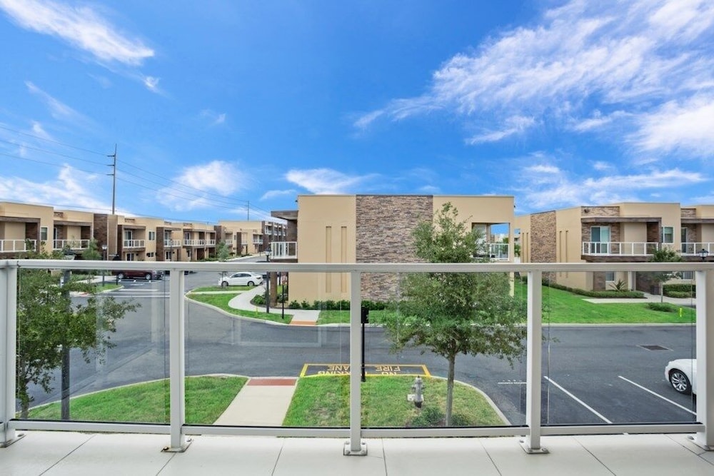 Luxury 4 Bedroom Magic Village Resort Townhome 4 Townhouse by Redawning - Image 5