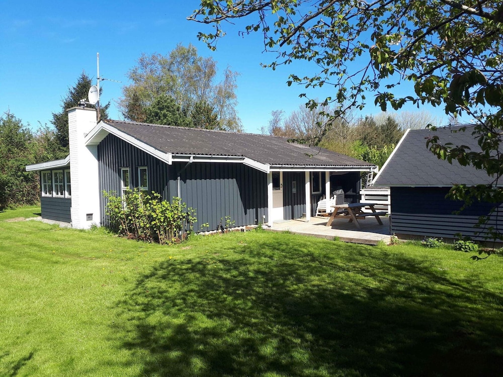 5 Star Holiday Home in Humble