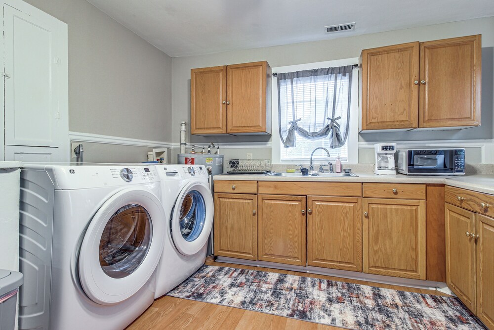 Private Patio: Cargo District, Dtwn Wilmington Apt