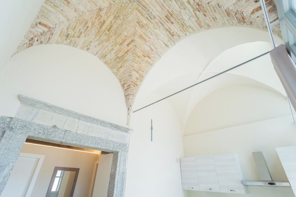 Romantic Escape City Centre With Jacuzzi & Parking by Rent all Como