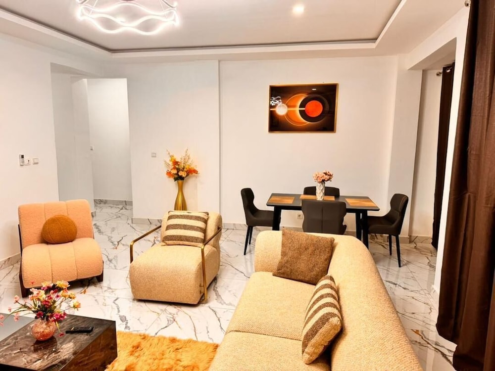 Everluxe Residence