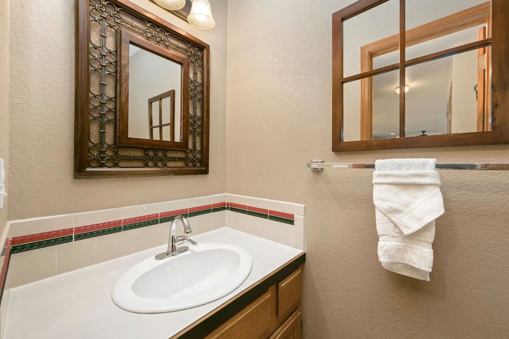 Shady Grove 4 King Beds, Dog Run & Outdoor Fun