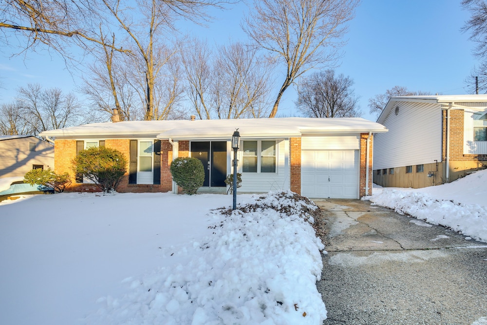 9 Mi to Forest Park: Pet-friendly Home in St Louis