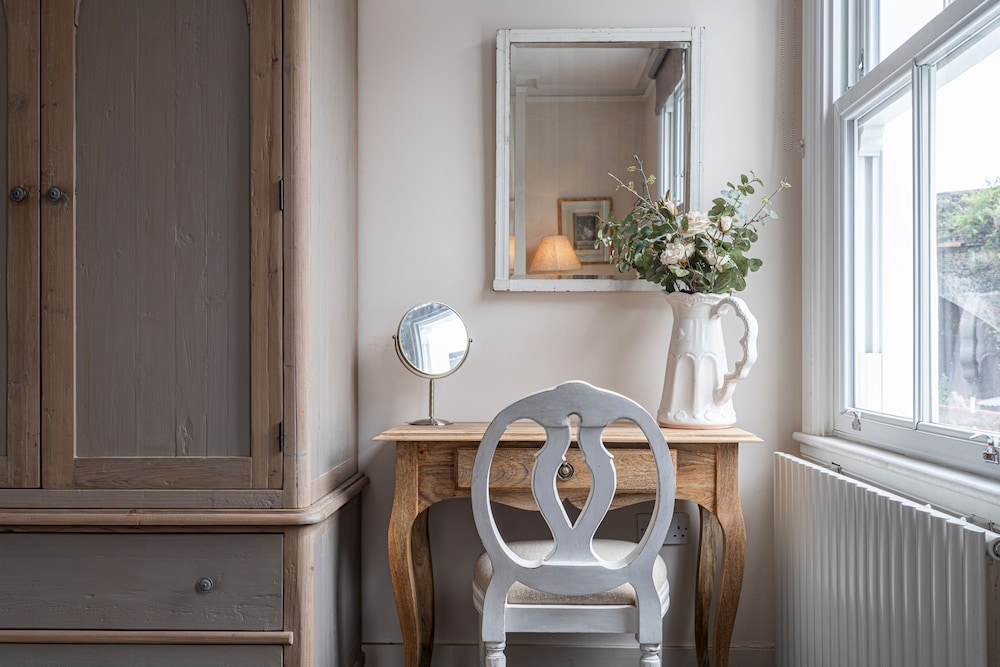 Lovely Battersea Home by Underthedoormat