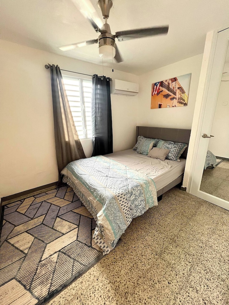 Stylish Remodeled 3BR w Yard Near Airport and Beaches