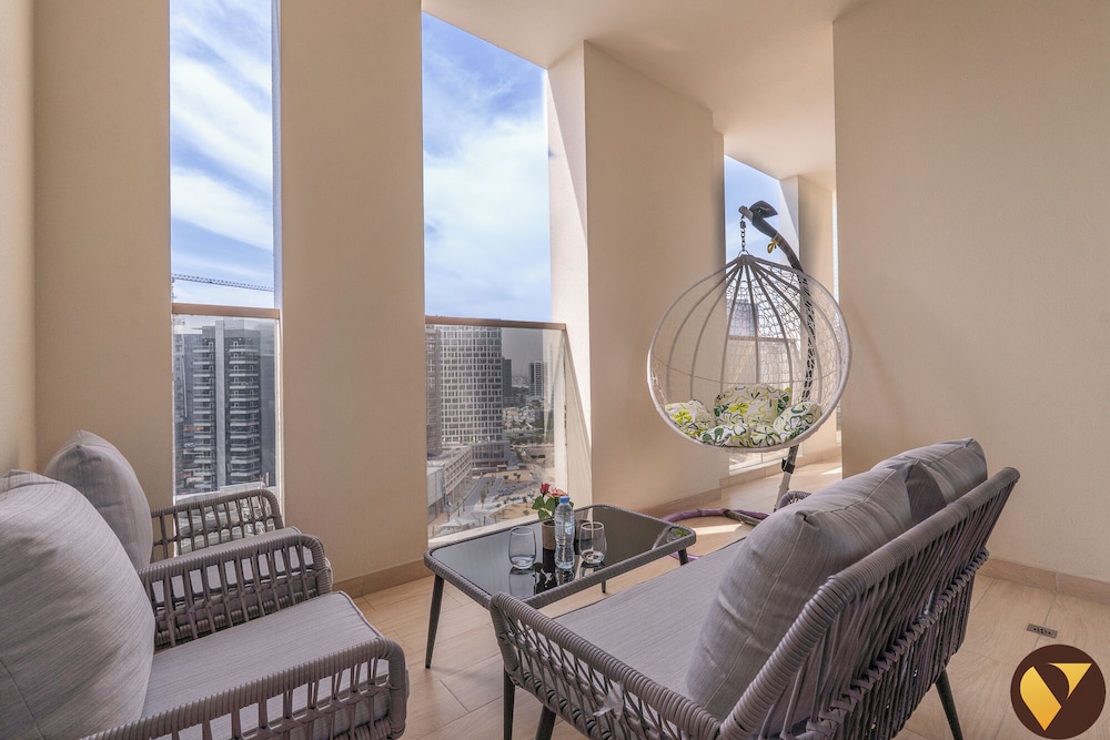 Elegant 2BR Canal View Near Dubai Mall
