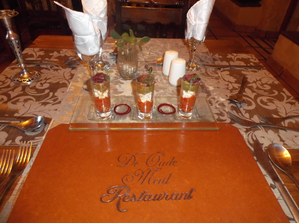 Old Mill Lodge, Working Ostrich Farm & Restaurant, Oudtshoorn