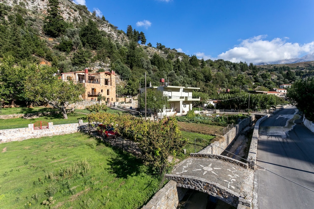 Ifigenia Luxury Suites and Villas