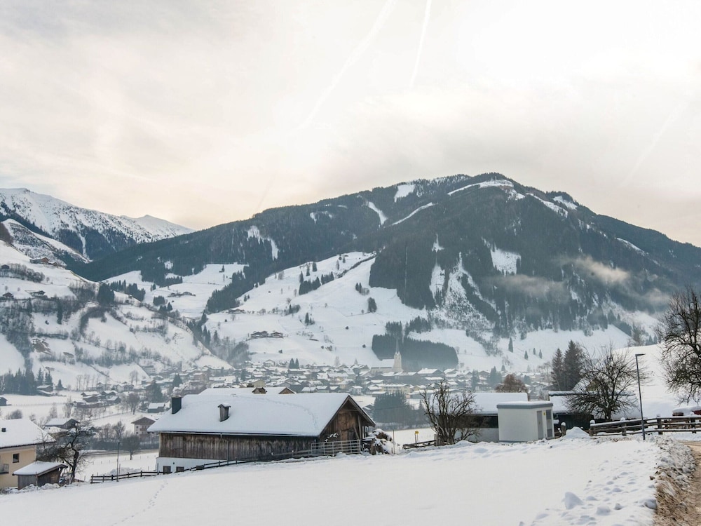 Golden Lodges Rauris Resort With ski Storage