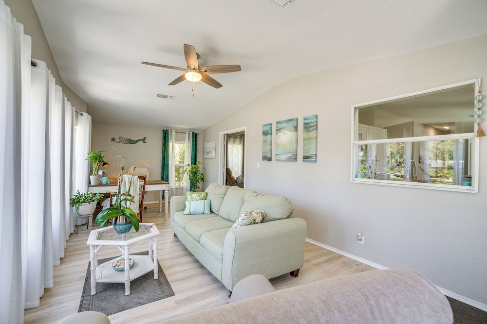 Tee Off & Soak Up Sun! Airy Englewood Gem w/ Yard