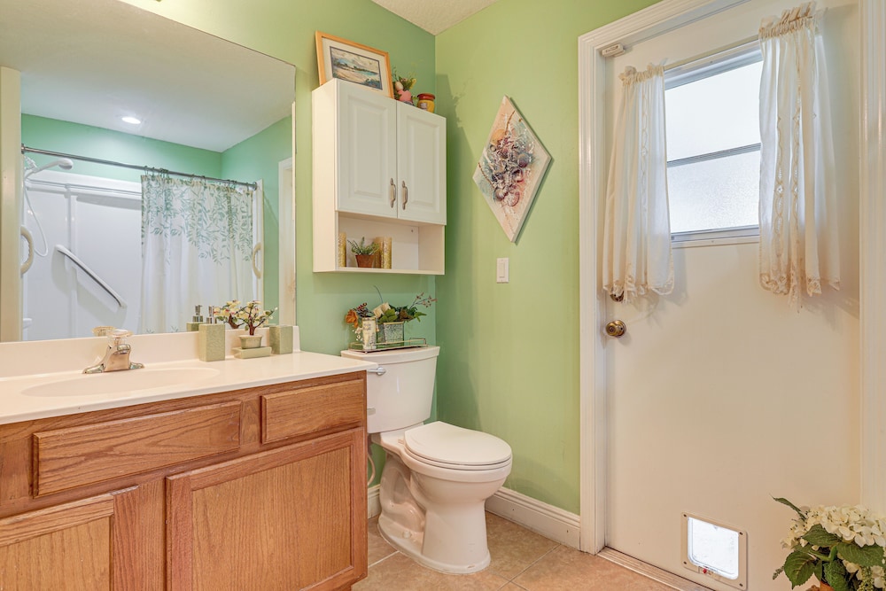 Screened Patio & Hot Tub: Port St Lucie Home!