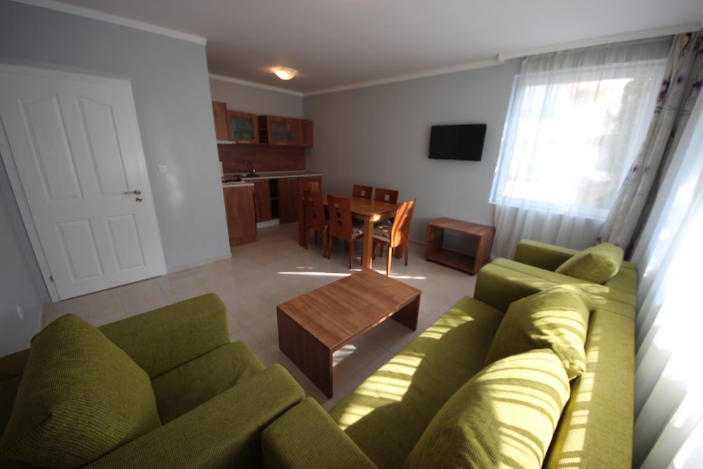 Photo 6