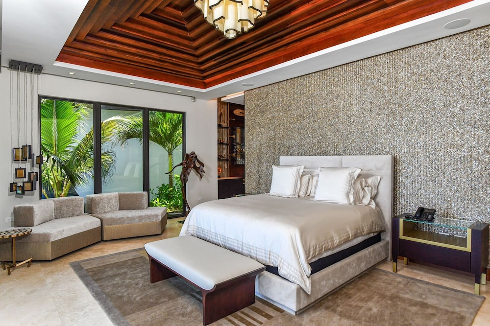 Oceans 8 Villa 6BR