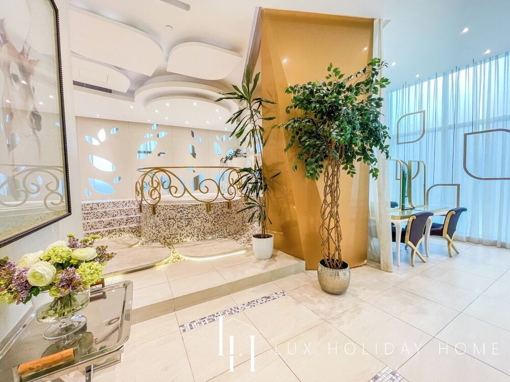 LUX Lavish Suite with Full Marina View 4