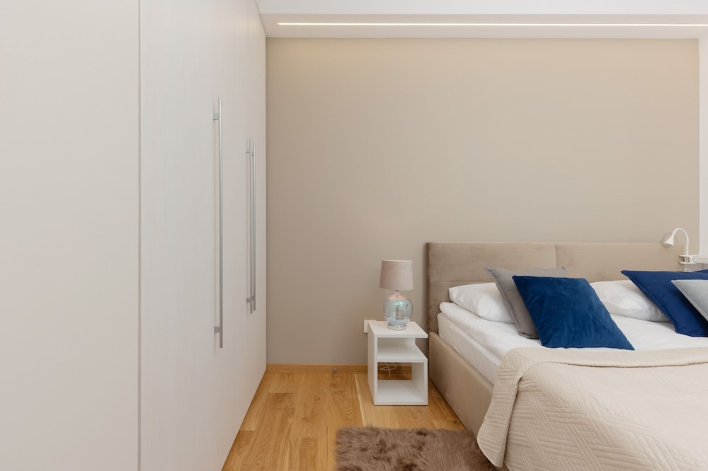 Warsaw City Centre- Srebrna by Renters view 5