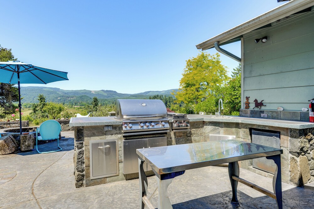 Oregon Farmhouse Hideaway on 53 Acres