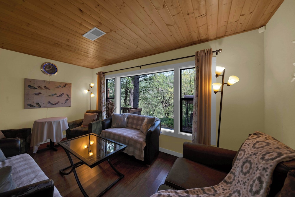 The Inn at Shasta Lake