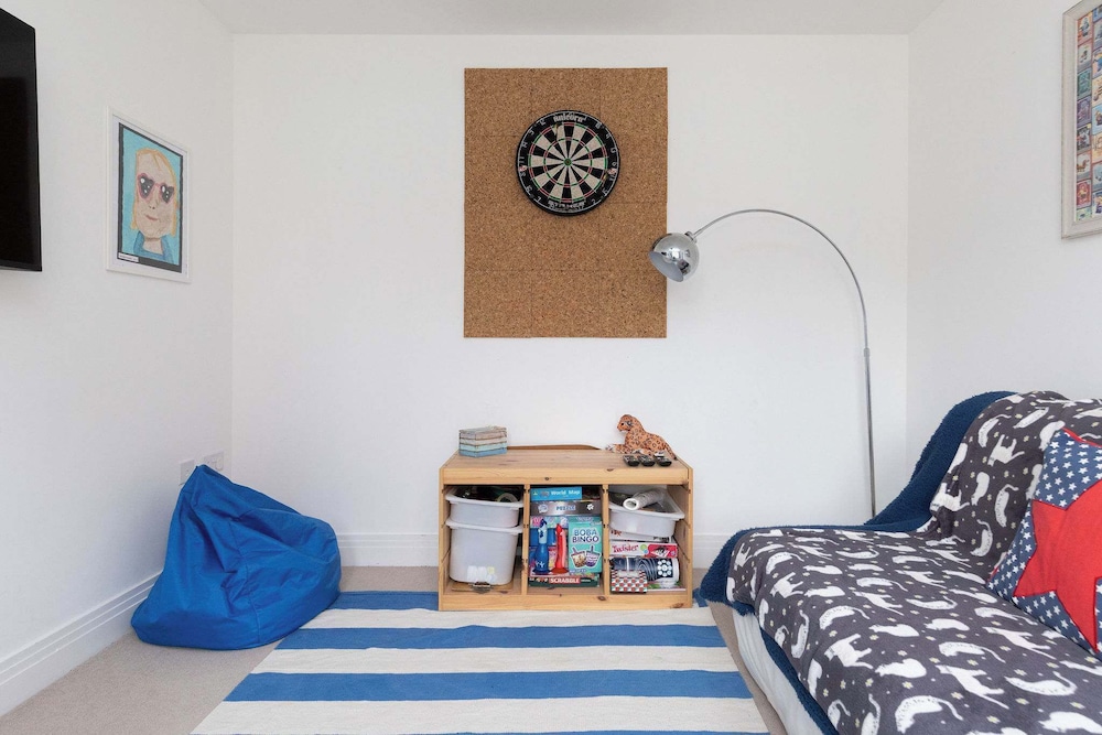 Modern Family Retreat Nr Beaches and Marina