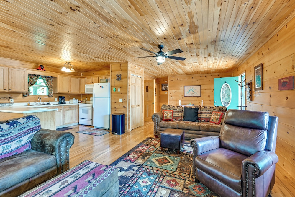 3 Mi to Dale Hollow Lake: Wooded Retreat w/ Decks!