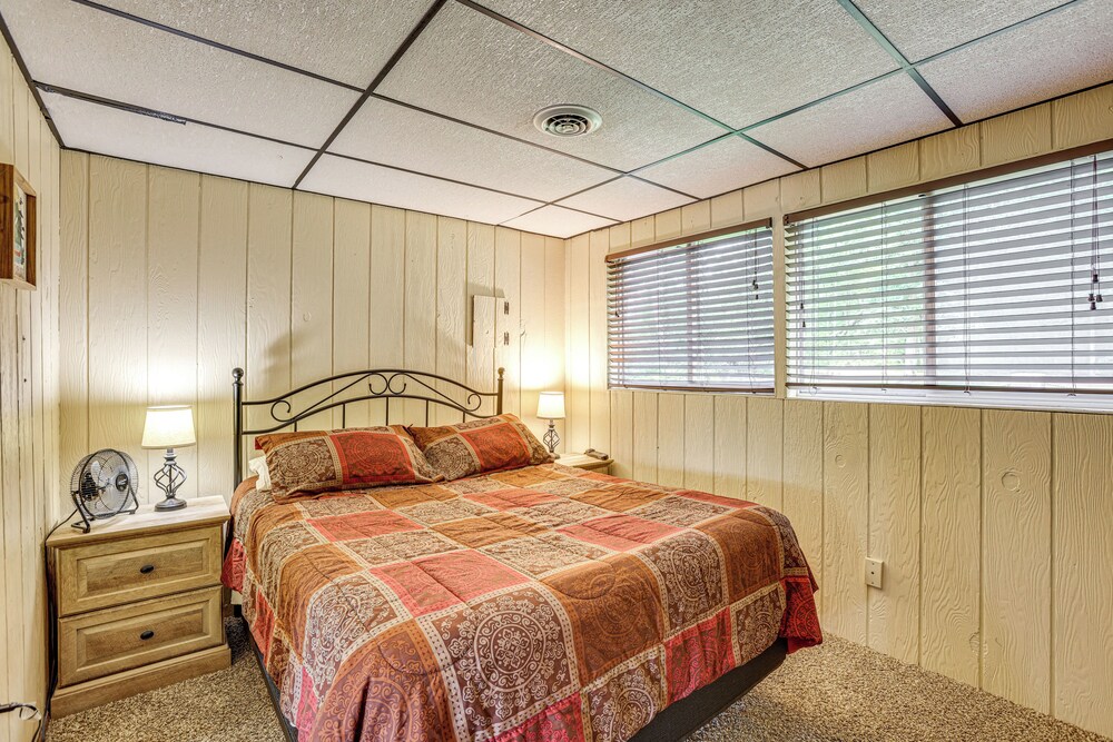 Lakefront Home w/ Deck: Central Michigan Escape!
