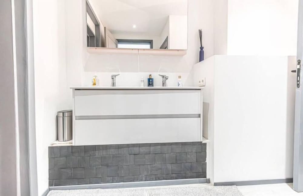 Comfy 5BR Apartment in Heart of Ghent