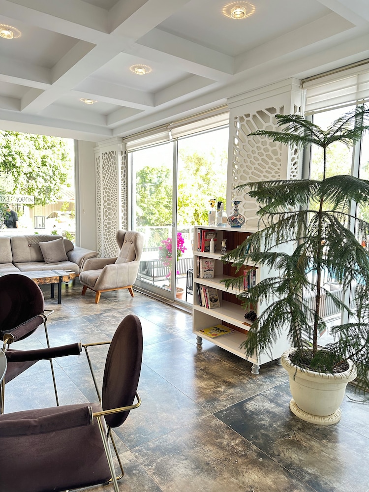 Mogons Exclusive Hotel - Image 112
