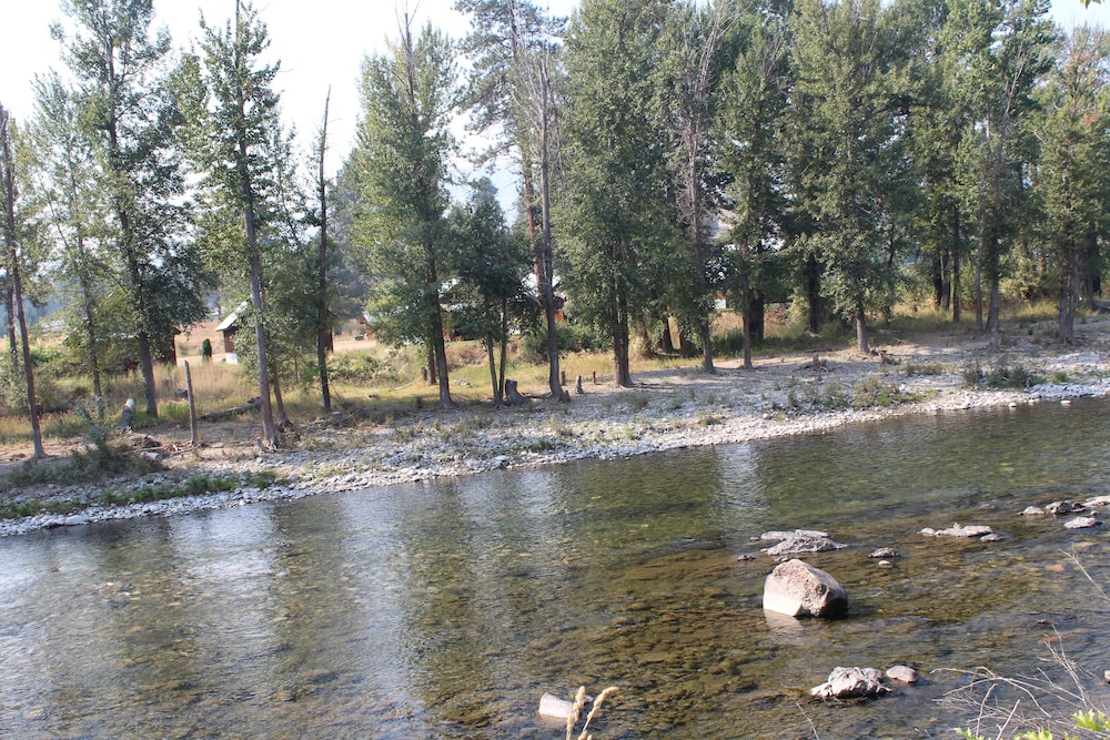 Methow River Lodge & Cabins