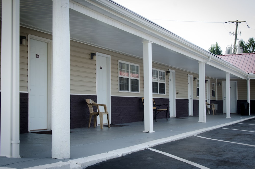 Turnpike Motel