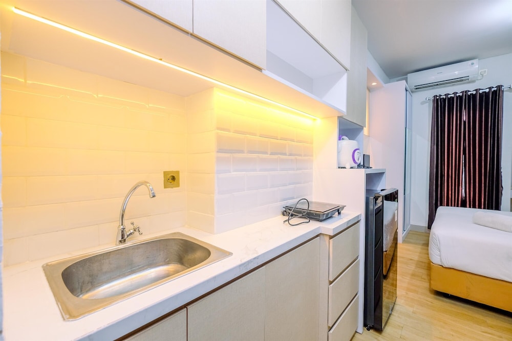 Homey And Best Choice Studio Apartment Transpark Cibubur