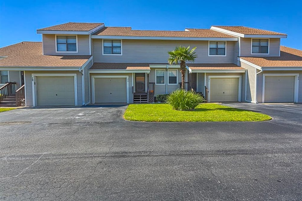 Mariner Lakes Condos