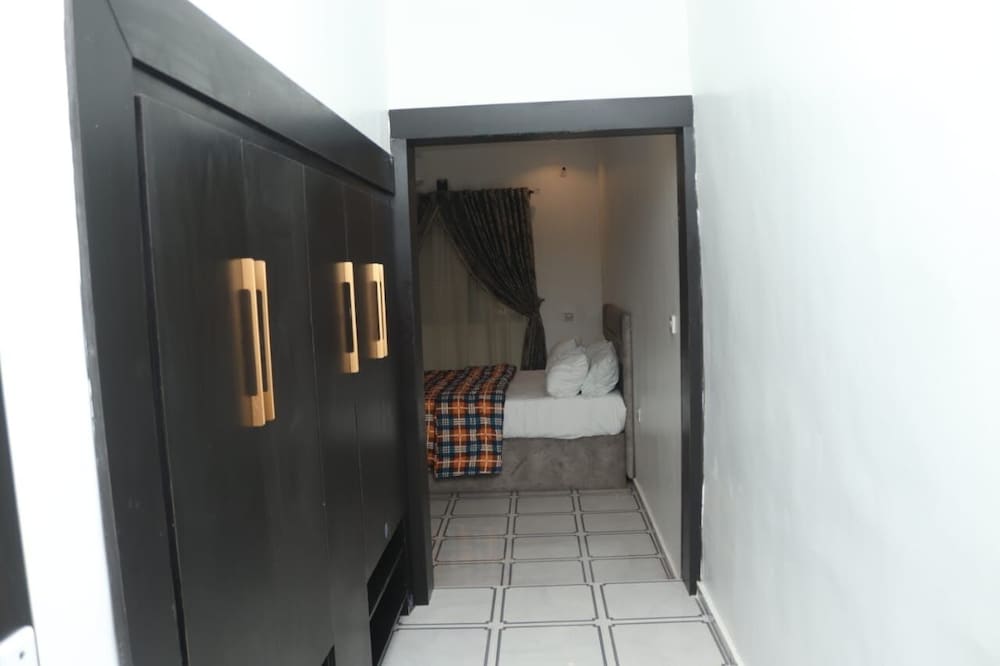 CREMYARK HOME APARTMENTS