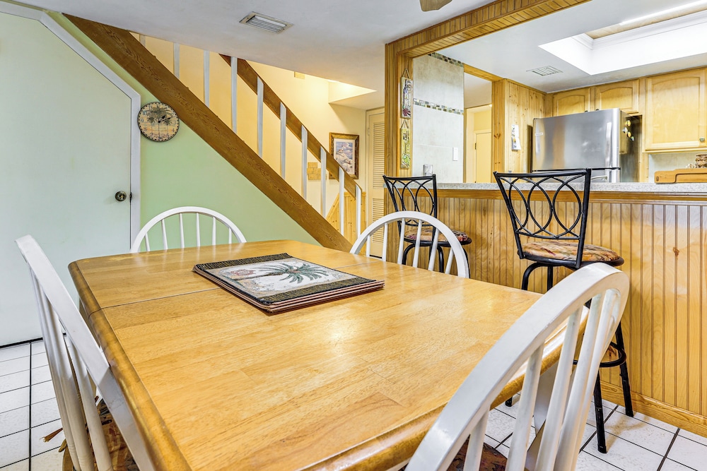 Community Pool: St Augustine Condo Near Beaches
