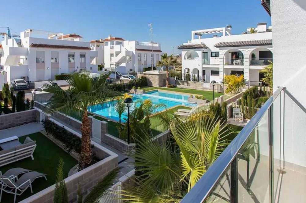 Sunset Paradise - Sleeps 4, Pool, Terrace & Views