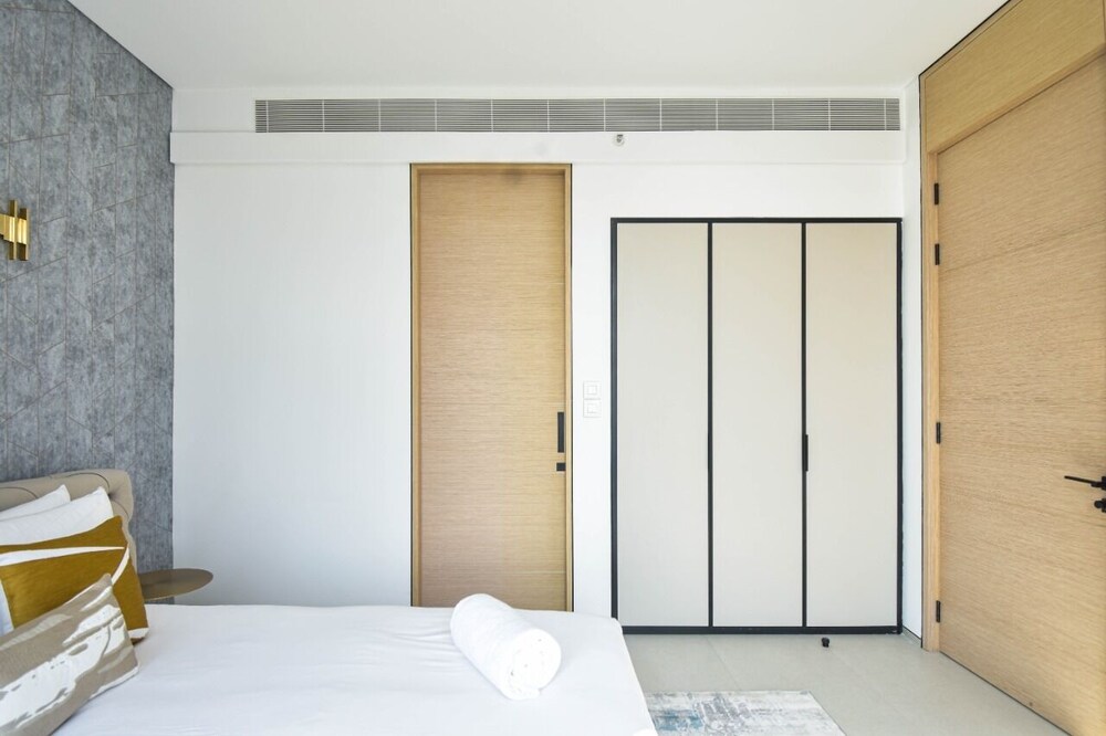 Private Beach in a Bnbme Designer Apartment