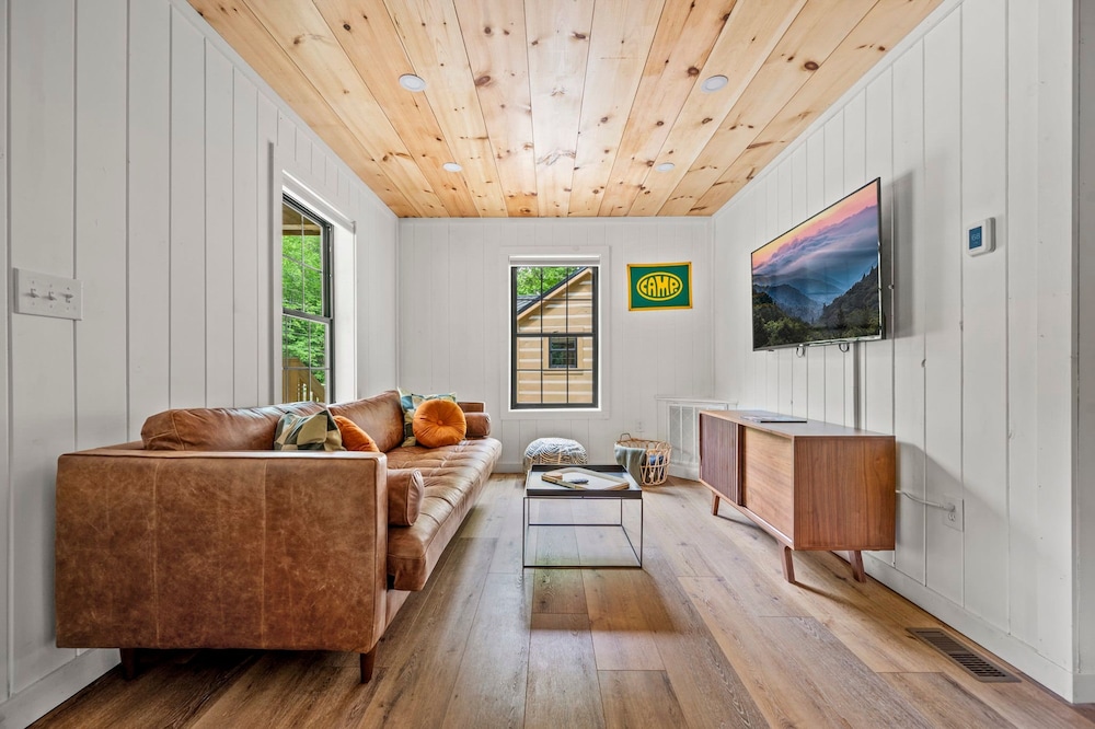 2bdrm Cabin 3 Gburg Pet-friendly Firepit Games