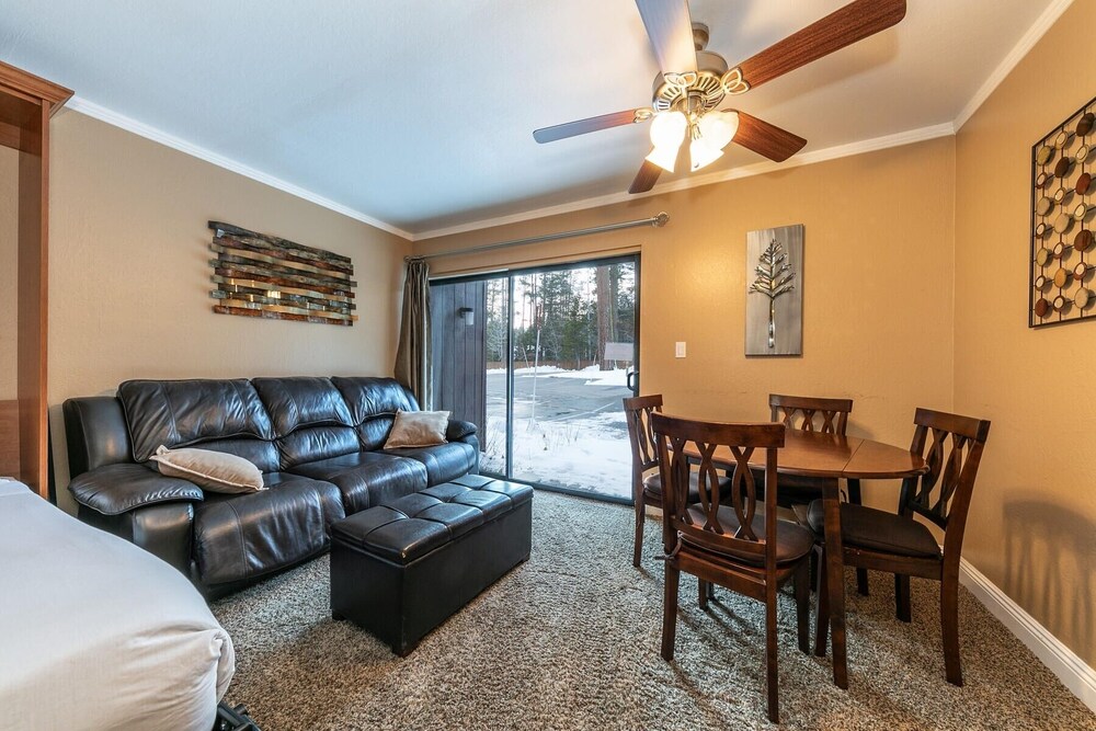 Cozy Deluxe Studio #131 At Donner Lake Village Condo