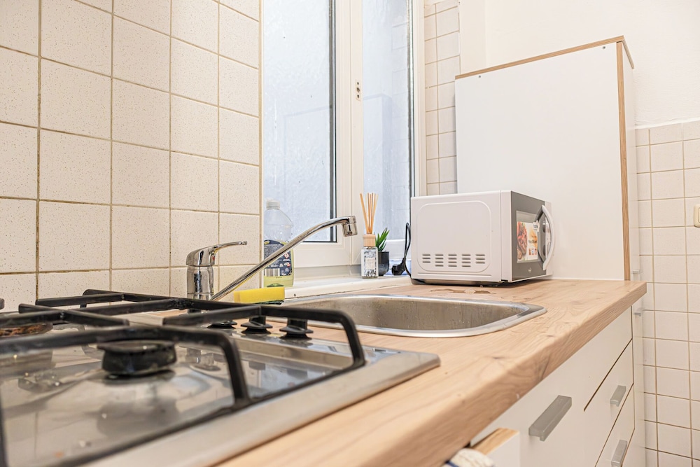 Basic 2BR Apt Near Westbahnhof