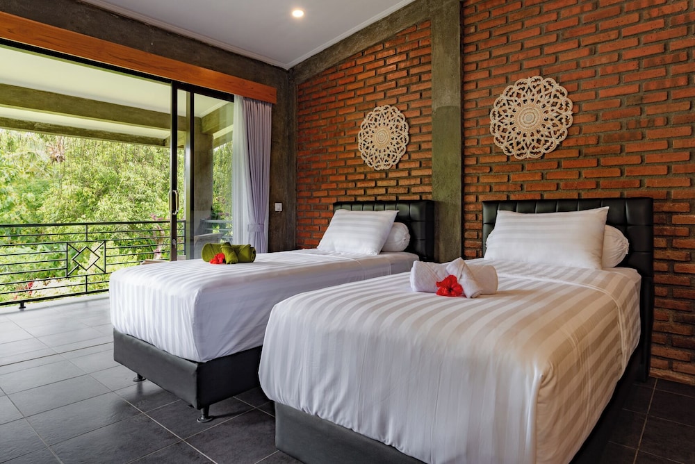 Alamanda Lovina Resort