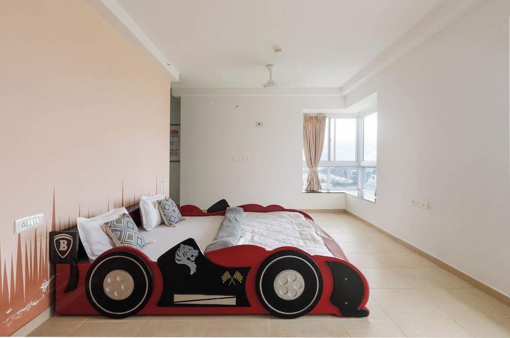 Skyline Haven by Red Olive4bhk30mins Airport