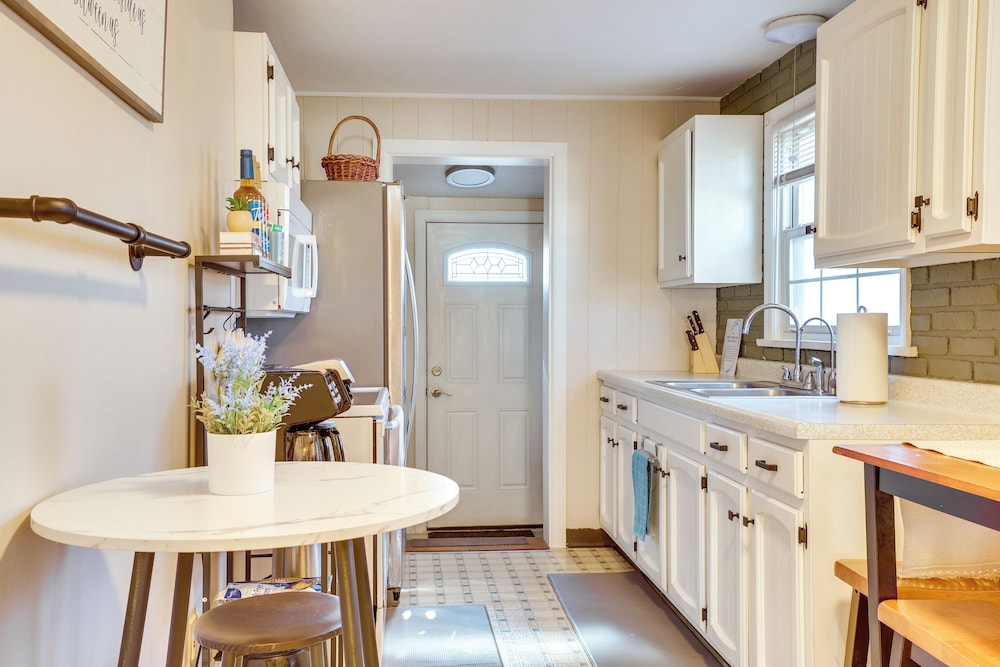 Quiet Home Base in the Heart of Boardman!