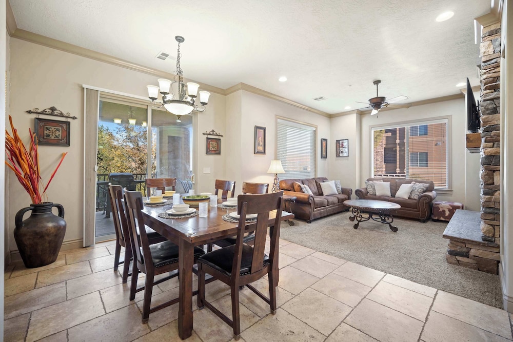 Western Front - Rustic Charm & Comfort