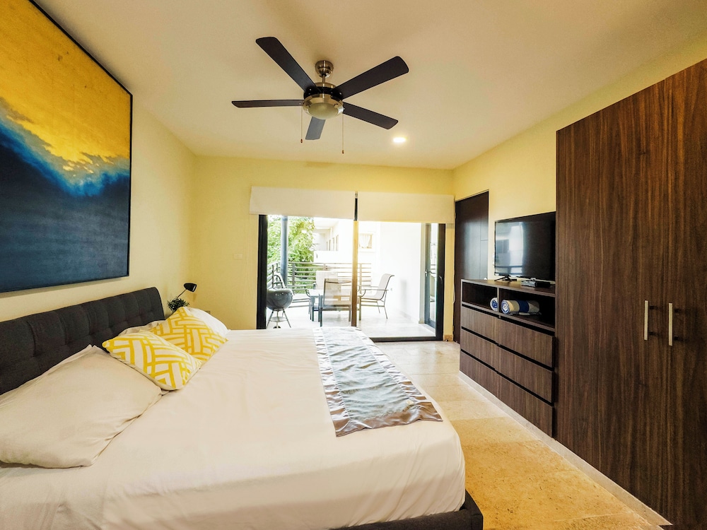 Melittas Stylish 2Bed,2Bath-Condo Near Beach - 6 Guests