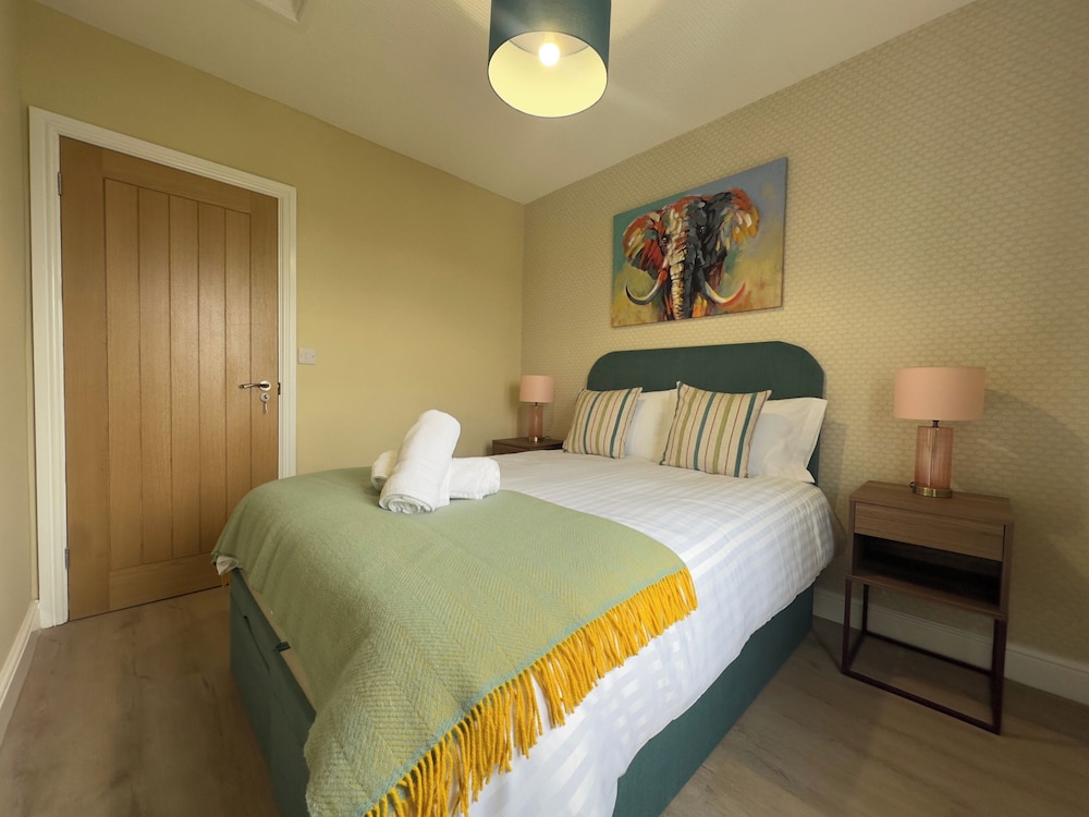 House Sleeps 10-garden-parking-nearbarryisland