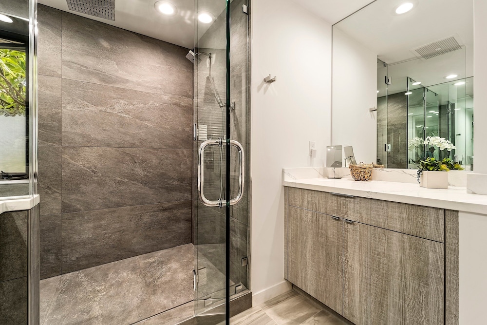 Beautifully Remodeled - Concierge Included - Spectacular View - Vrkcv