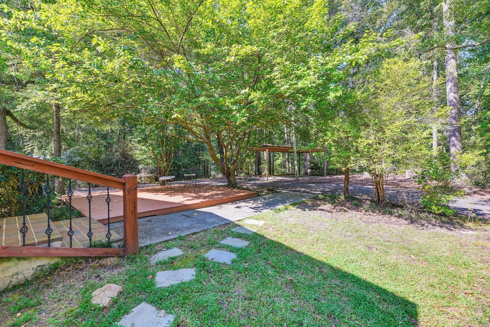 Pool & Deck: Pond-view Getaway in Newnan!