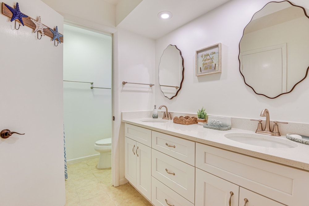 3 Mi to Beach: Spacious Sarasota Home w/ Game Room